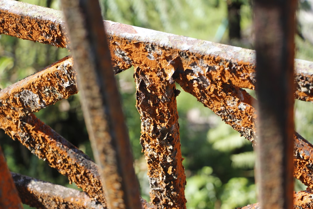Image of rust on a fence